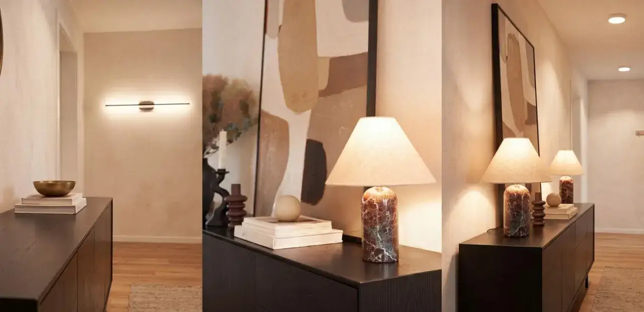 Illuminazione d'atmosfera per un corridoio: lampade in marmo e un quadro astratto creano calde idee per la parete.