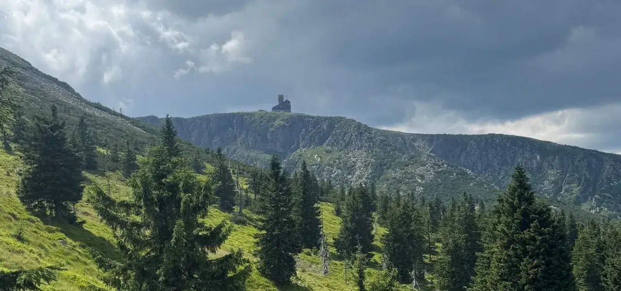 Karkonosze og&oacute;lny widok krajobraz