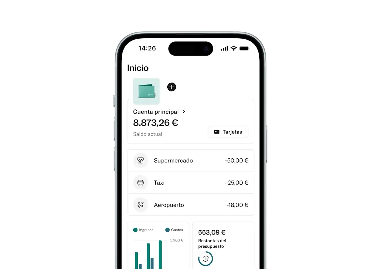 Pantalla de inicio de app bancaria N26. Muestra saldo principal de 8.873,26€, gastos recientes como supermercado, taxi y aeropuerto, y presupuesto restante.