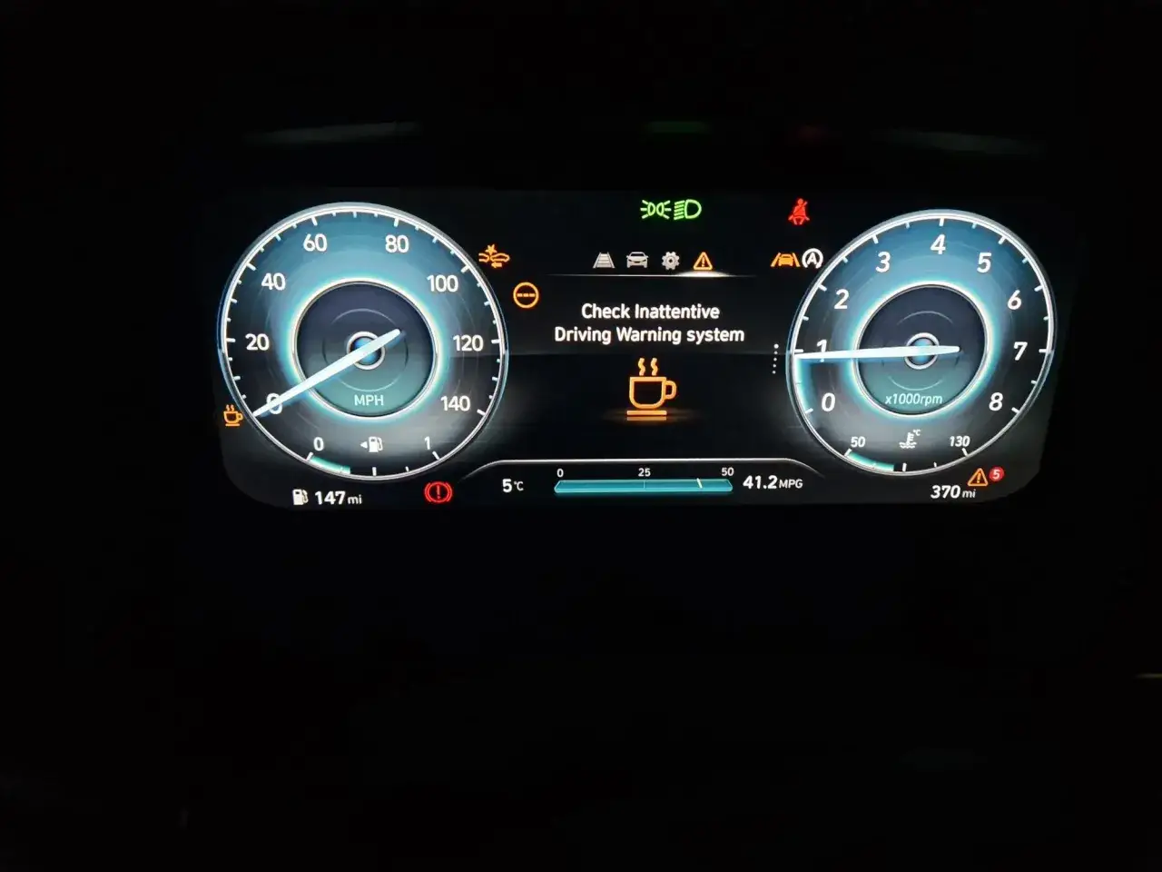 Panel de Hyundai i20 con mensaje