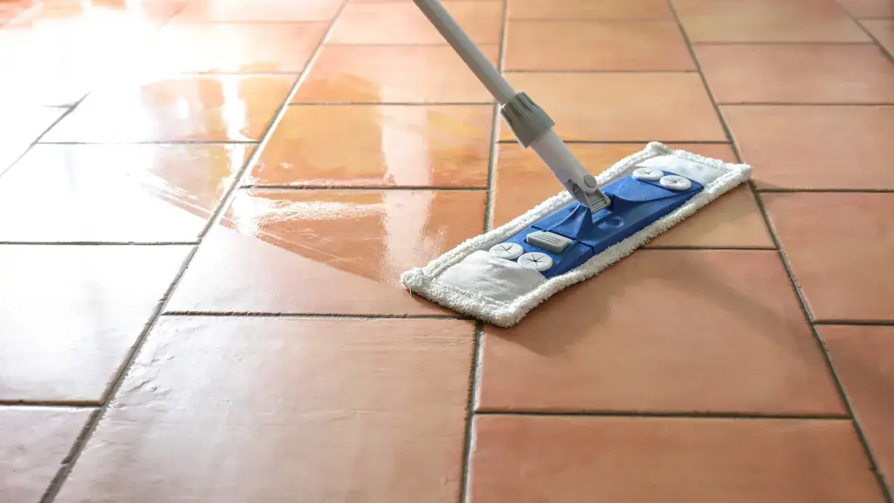 Zdjęcie Skuteczne sposoby na czyszczenie bardzo brudnej terakoty bez uszkodzeń