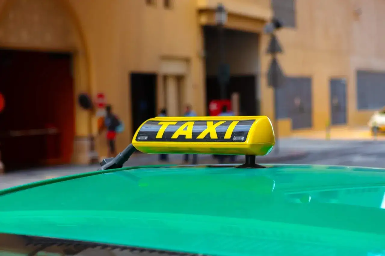 Zdjęcie Jak wyrobić licencję taxi - uniknij błędów i poznaj wymagania