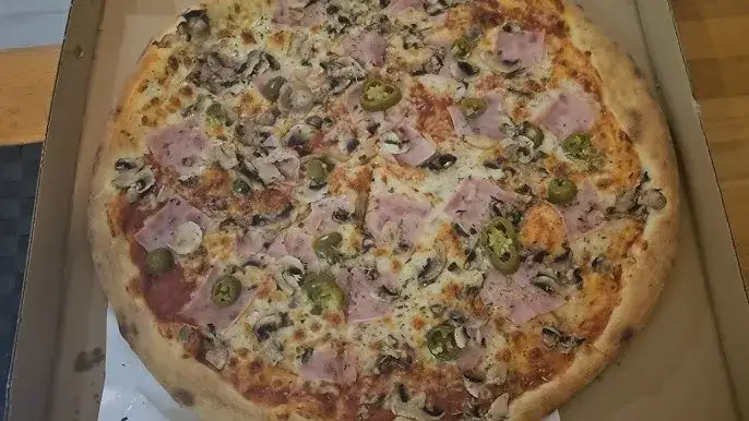 Zdjęcie Ile osób najedzie się pizzą 45 cm? Sprawdź, zanim zamówisz!