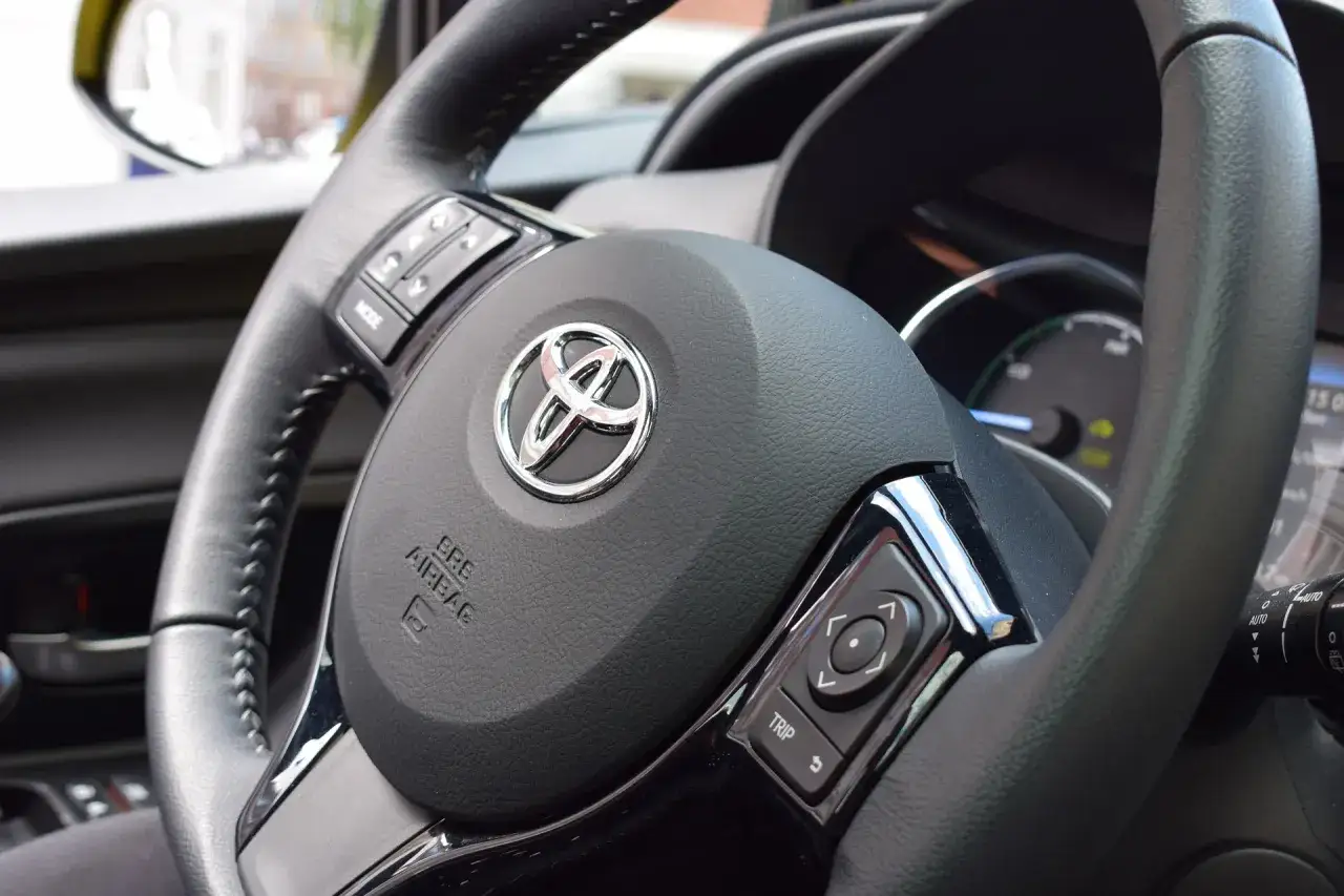 Zdjęcie Ile pali Toyota Yaris 1.3 benzyna? Sprawdź realne spalanie i oszczędności