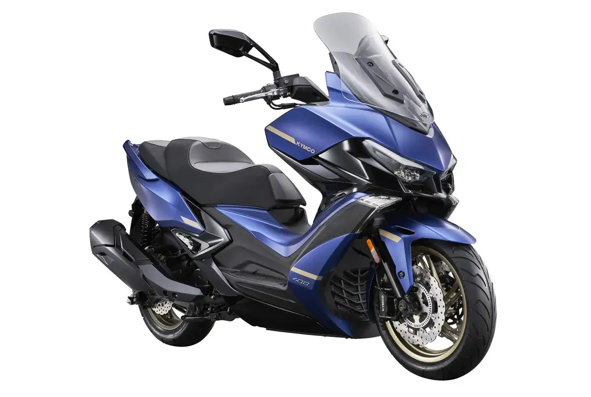 Scooter Kymco Xciting 400 azul, con detalles dorados. Consulta el kymco xciting 400 precio para tu próxima aventura.