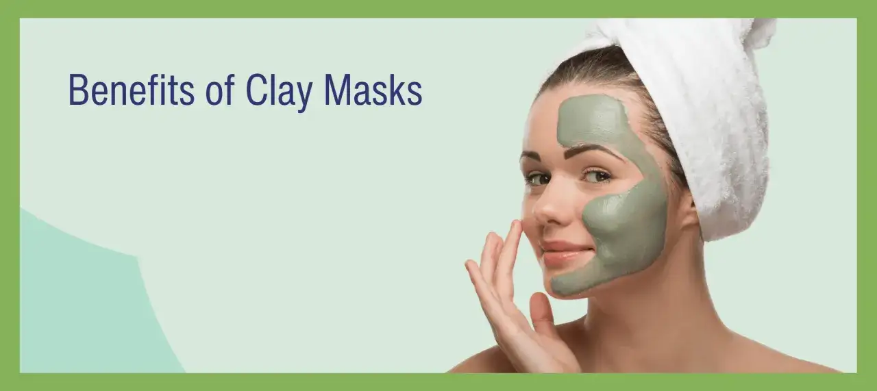 Une femme applique un masque d'argile verte sur son visage, profitant des bienfaits du masque argile pour une peau &eacute;clatante.