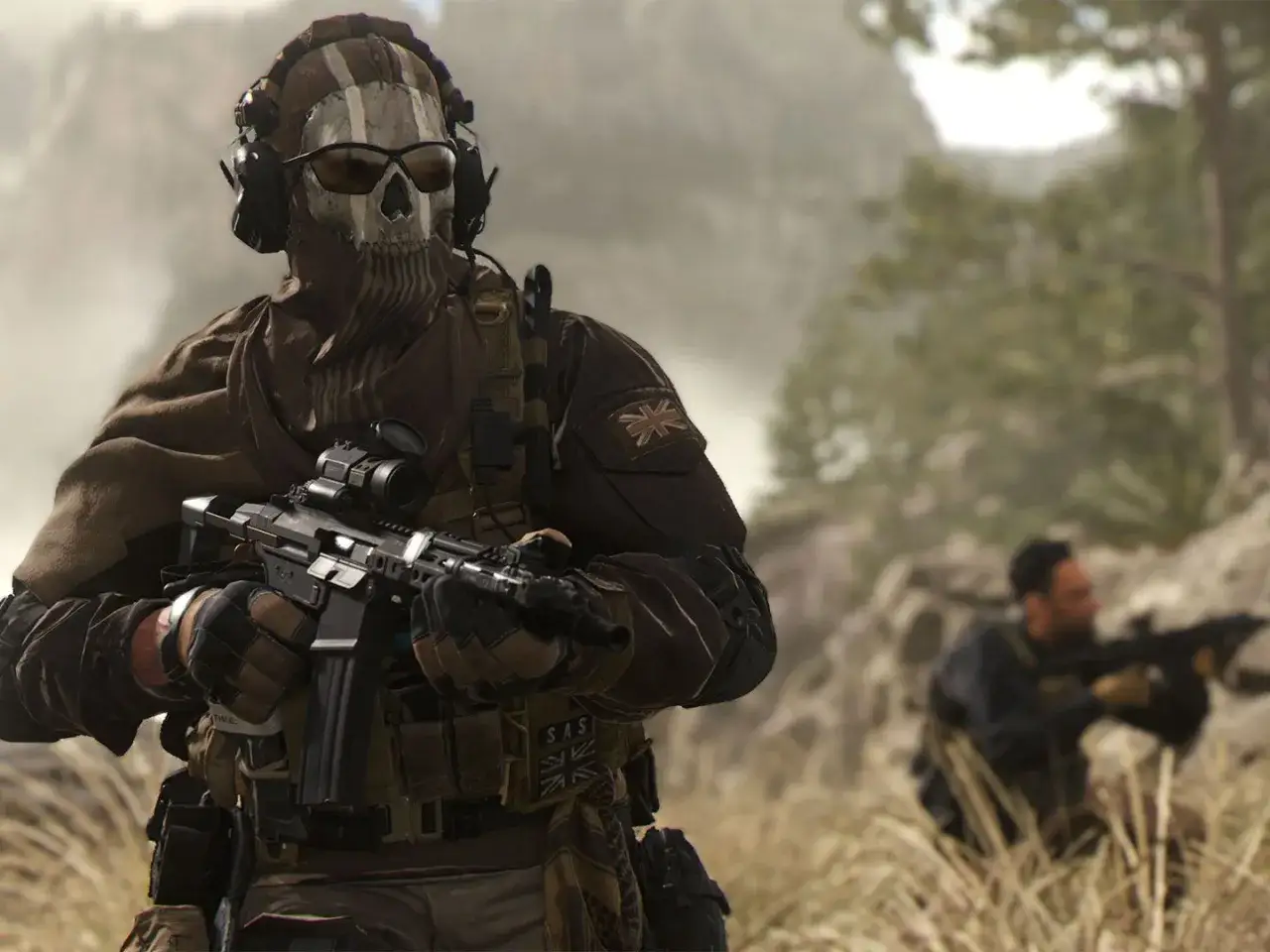 Soldado con máscara de calavera y gafas de sol, listo para la acción en Call of Duty. Otro soldado en segundo plano.