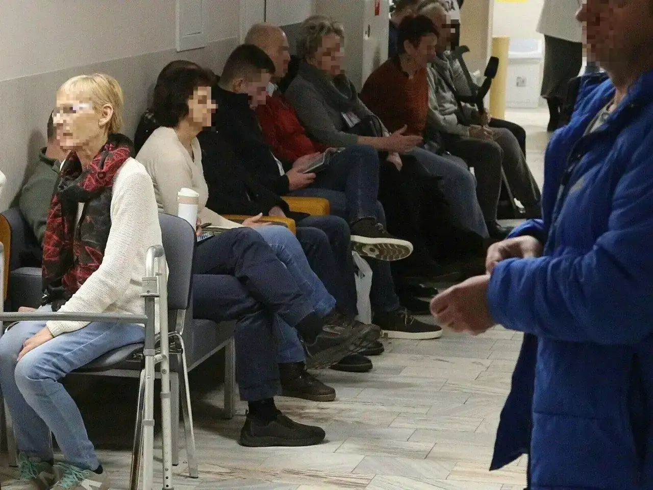 Długie kolejki do lekarza NFZ, zniecierpliwieni pacjenci