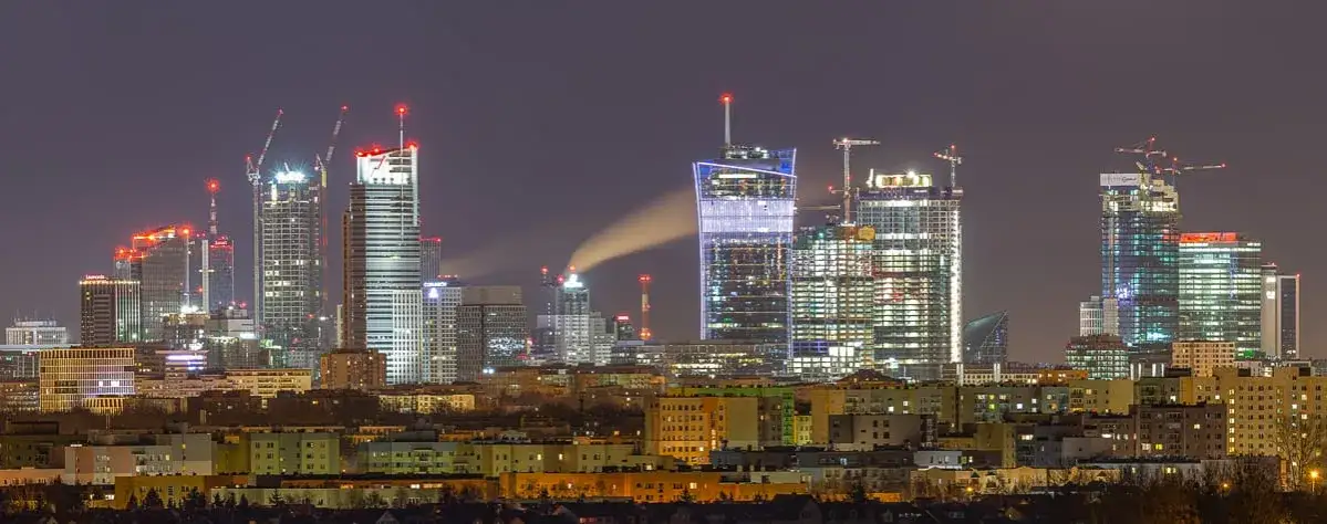 Warszawski skyline nowoczesne budynki