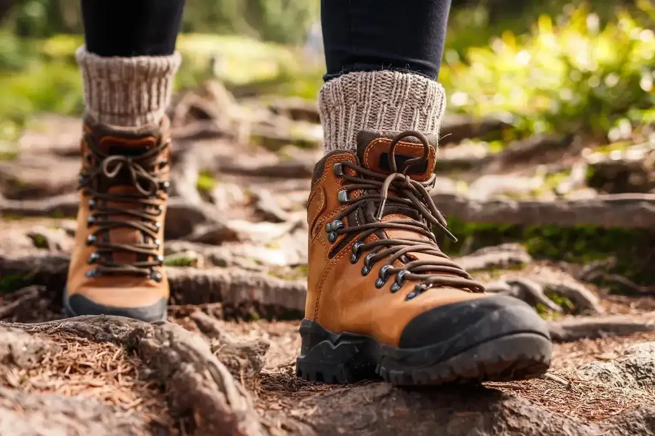 Rodzaje skarpet trekkingowych do r&oacute;żnych but&oacute;w
