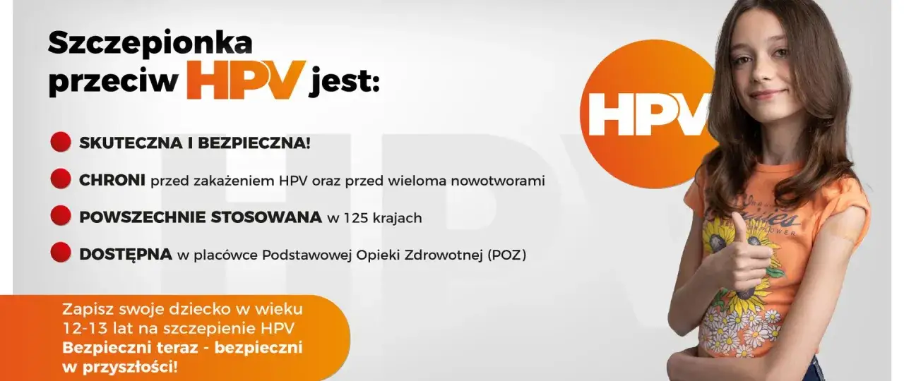 Dziewczynka z plastrem po szczepieniu HPV daje kciuk w górę. Informacja o skuteczności i bezpieczeństwie szczepionki.
