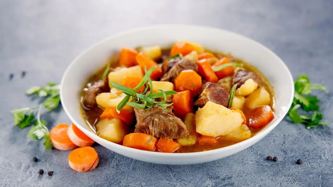 M&ouml;hreneintopf mit Kr&auml;utern