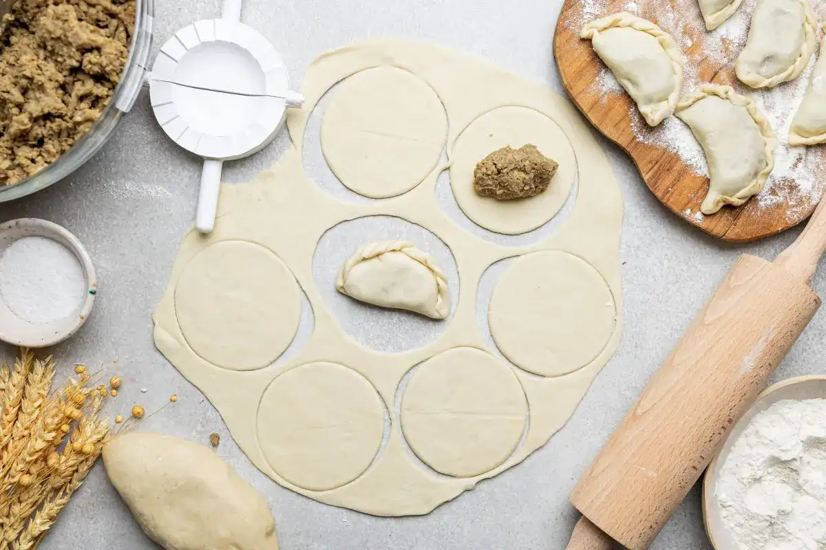 składniki na ciasto na pierogi bez drożdży
