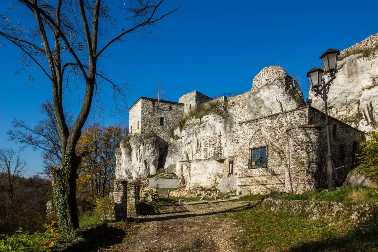 Zamek Bąkowiec ruiny Morsko Plus