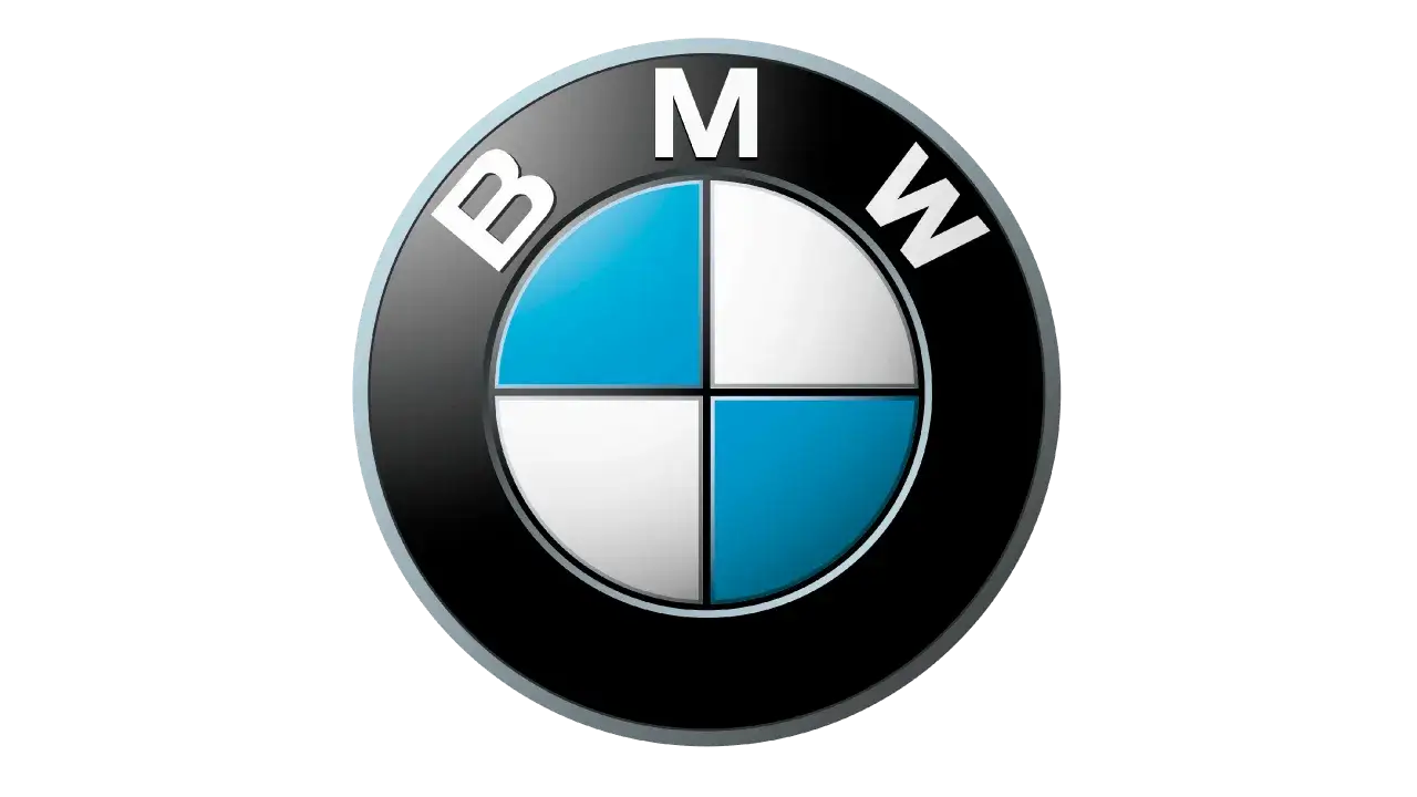 Logo BMW, skrót od Bayerische Motoren Werke, z charakterystycznym okręgiem podzielonym na cztery ćwiartki w kolorach niebieskim i białym.