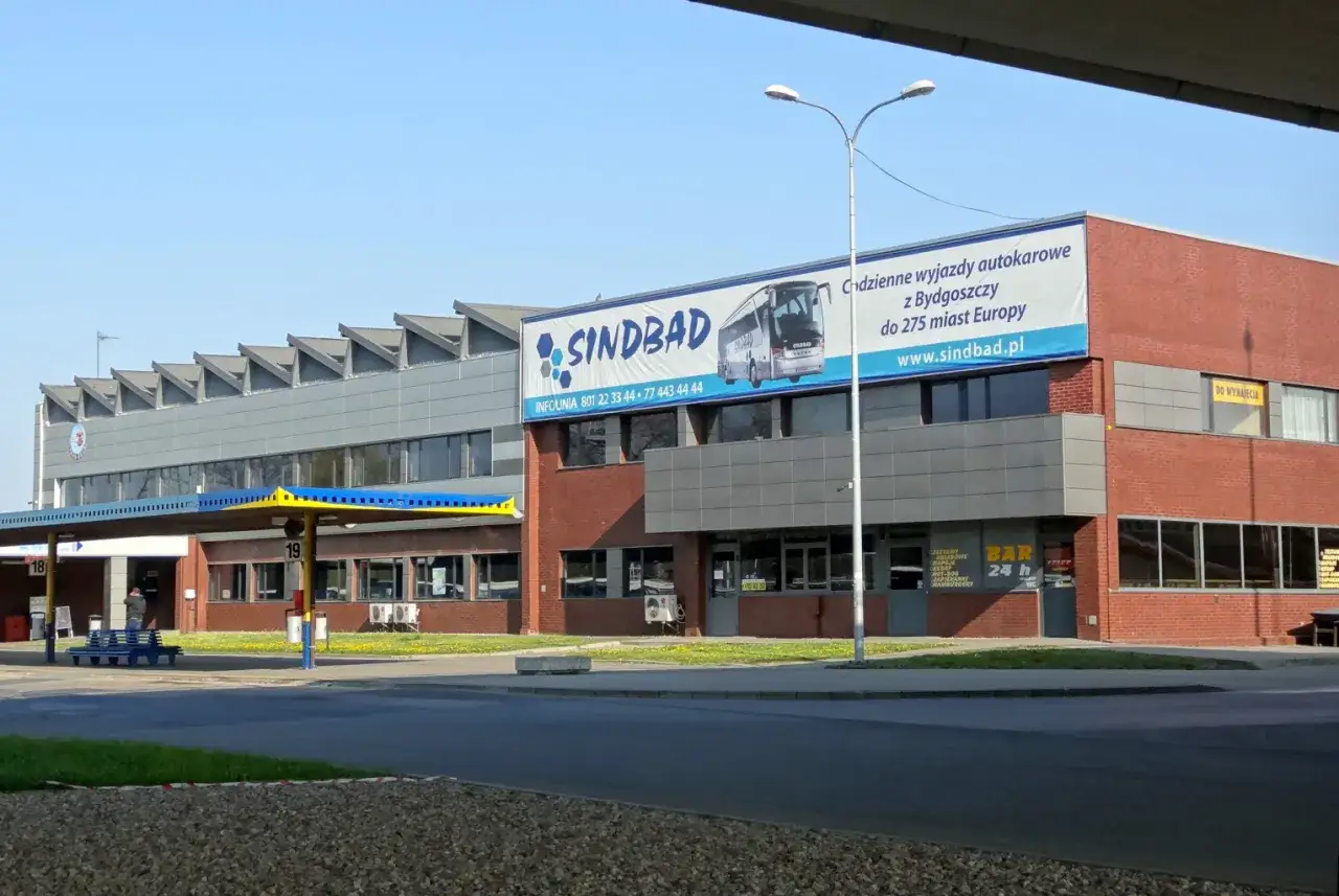 Dworzec PKS Bydgoszcz Jagiellońska 58 z zewnątrz