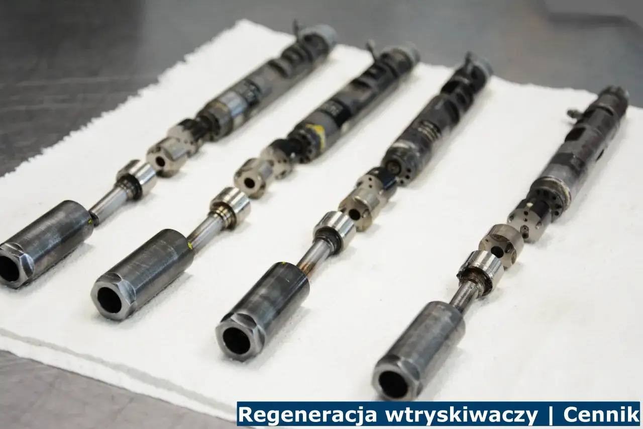 Cztery wtryskiwacze gotowe do serwisu. Profesjonalna regeneracja wtryskiwaczy i pomp paliwa.