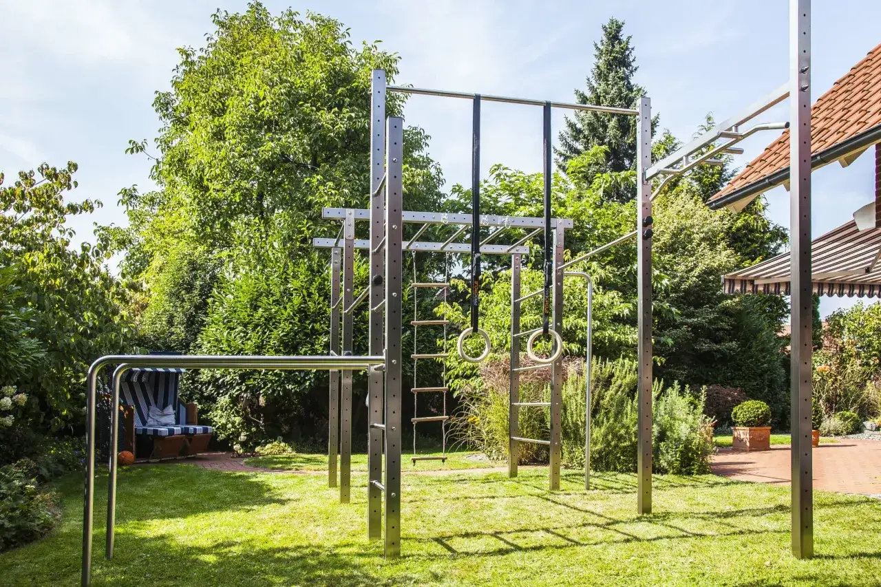 CrossFit box vs street workout park