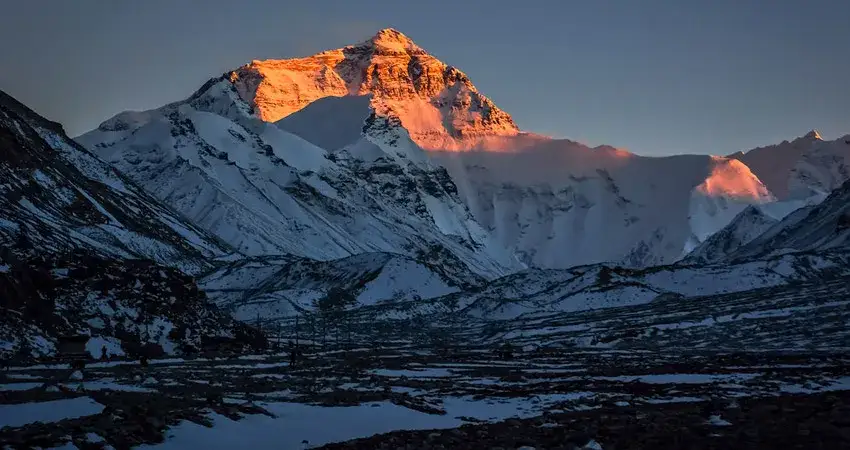 Widok na Mount Everest od strony Tybetu