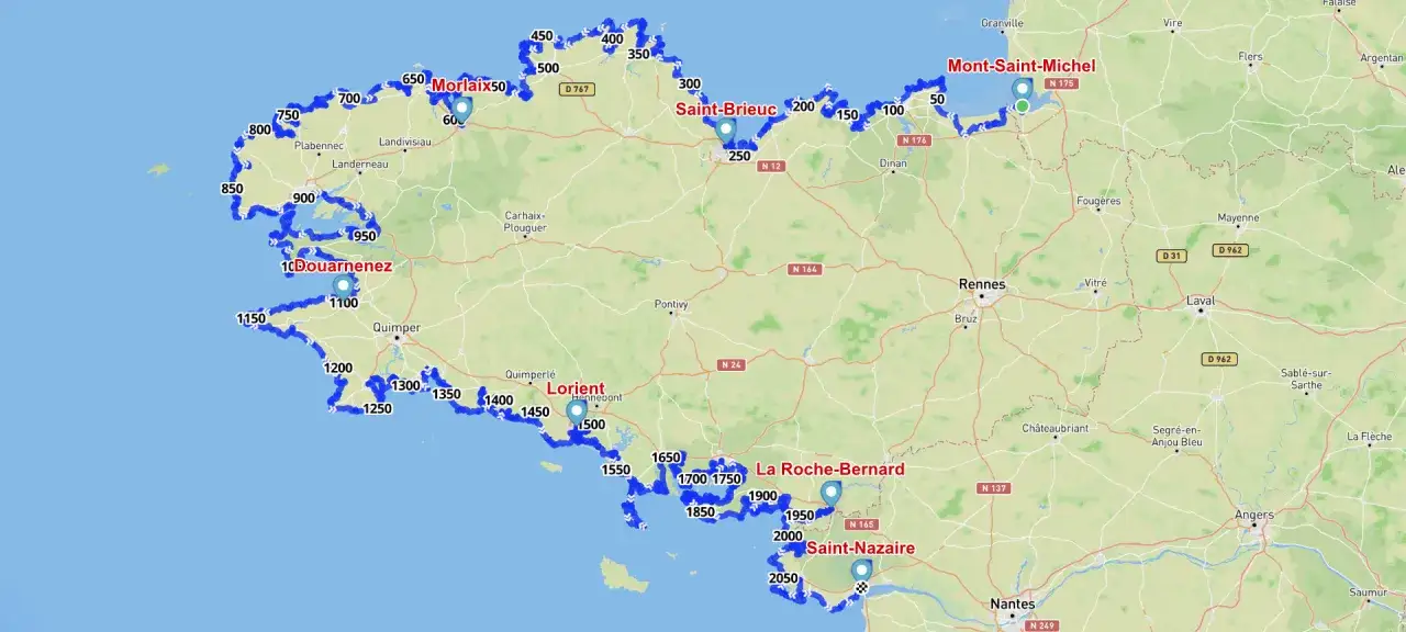Carte de la Bretagne et de la Loire-Atlantique, avec un itinéraire côtier marqué en bleu, de Mont-Saint-Michel à Saint-Nazaire, passant par Douarnenez. Le parcours est jalonné de repères kilométriques, comme le gr 34.