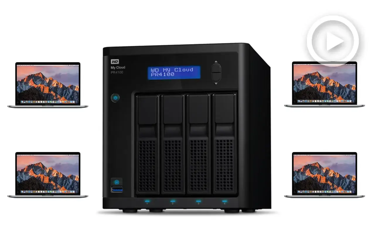 Un serveur maison WD My Cloud PR4100 entour&eacute; de quatre ordinateurs portables affichant un paysage montagneux.