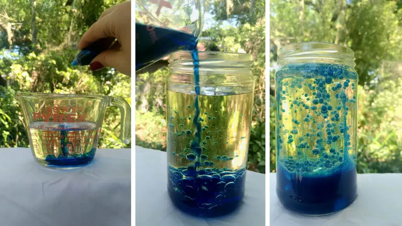 Schritt-f&uuml;r-Schritt-Anleitung, wie man eine Lavalampe selber macht: blaue Farbe tropft in &Ouml;l und Wasser, dann bilden sich Blasen.