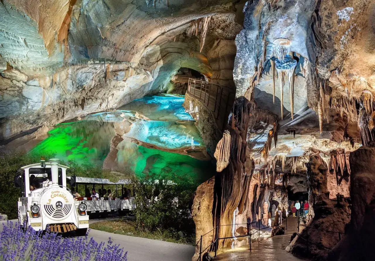 La grotte de la Cocalière offre une visite fascinante. La durée de la visite est d'environ 1h15.