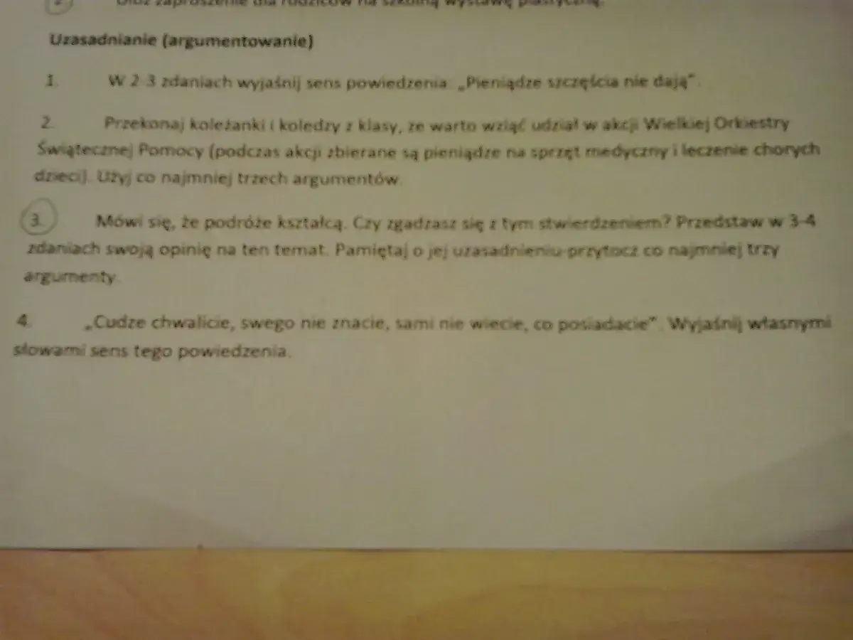 Zadanie 3: Czy warto podróżować? Rozprawka. Wyraź opinię, czy podróże kształcą, popierając ją argumentami.