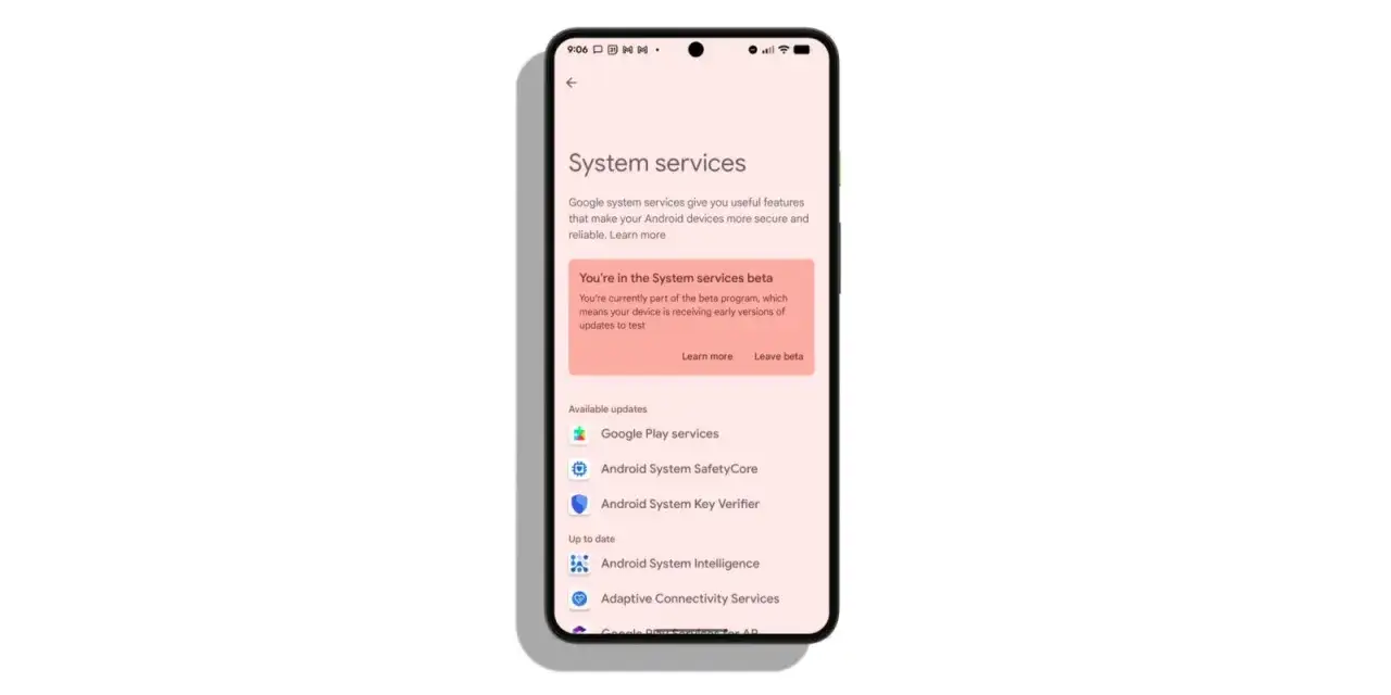 Ekran telefonu z informacją o udziale w programie beta usług systemowych Android. Dostępne są aktualizacje, np. Google Play services.