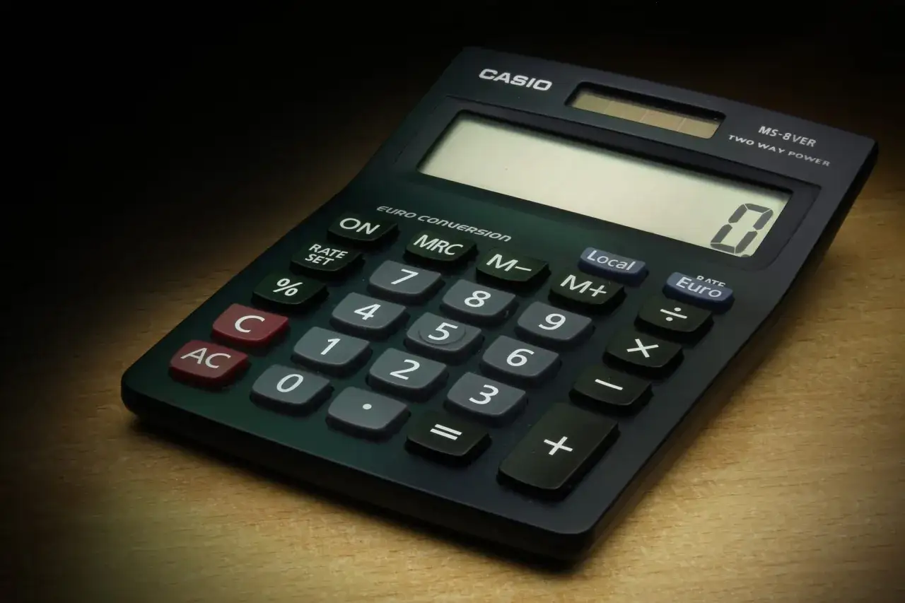 Kalkulator Casio pokazuje 0. Zastanawiasz się, 1 5 promila ile to wódki? Czas na obliczenia!