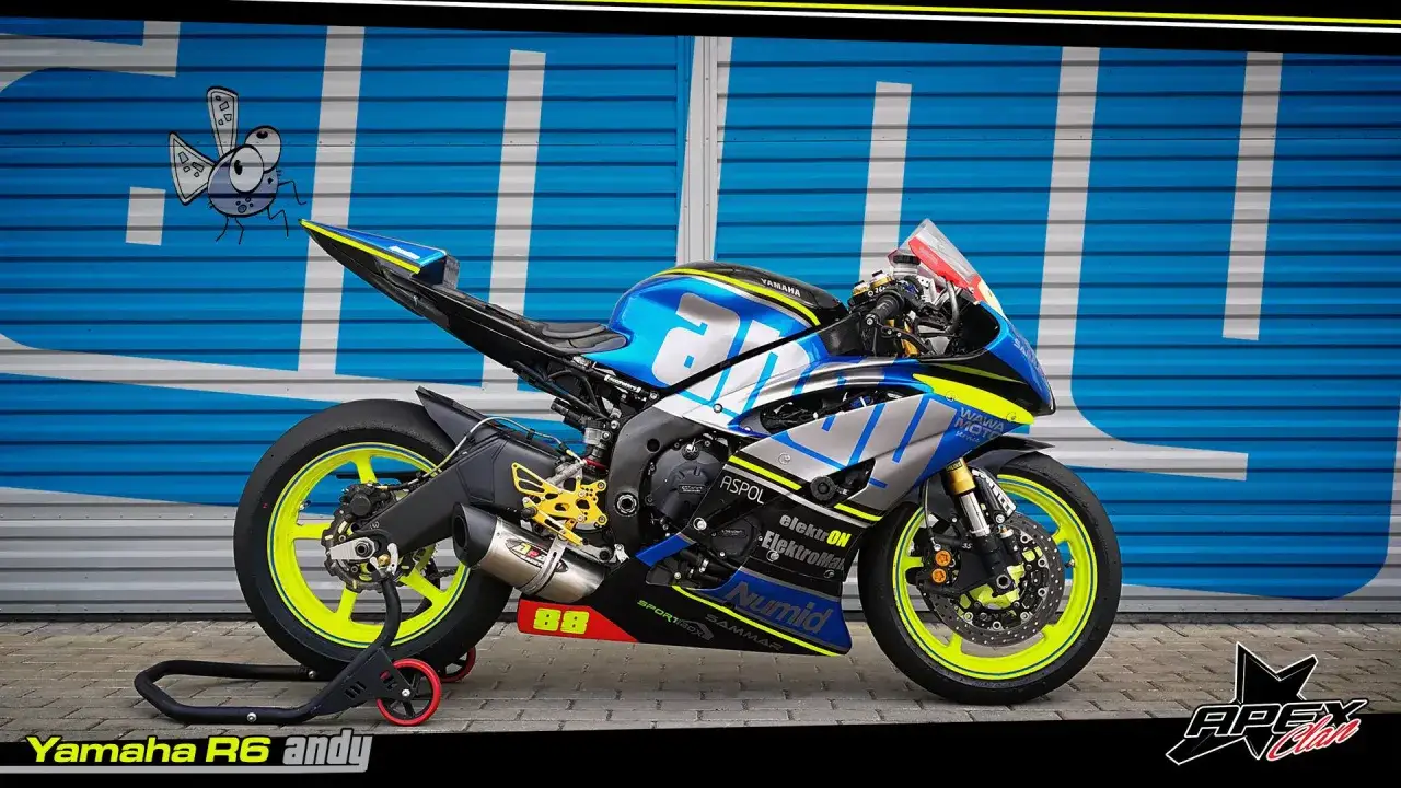 Wyścigowy Yamaha R6 z grafiką
