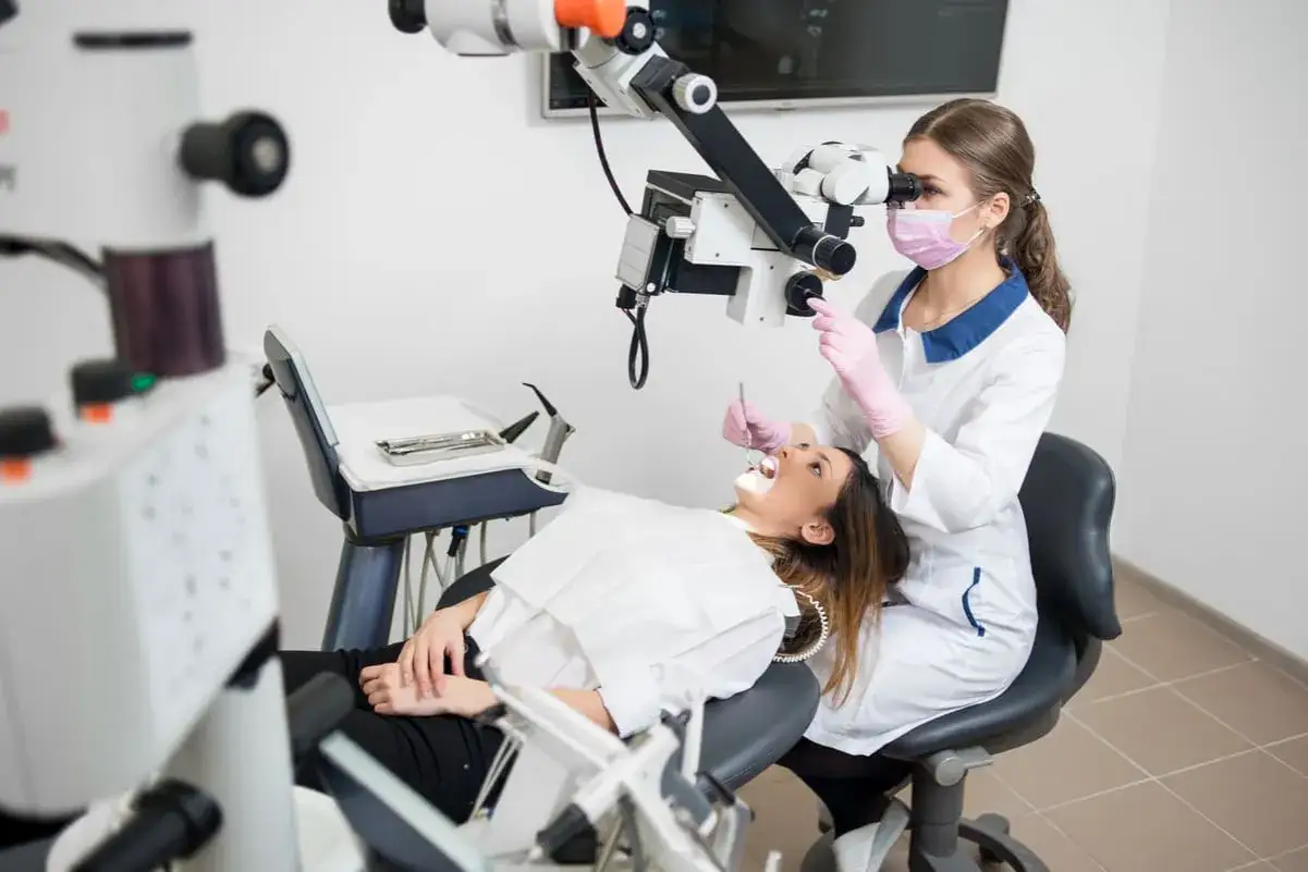 objawy po znieczuleniu stomatologicznym niepokojące