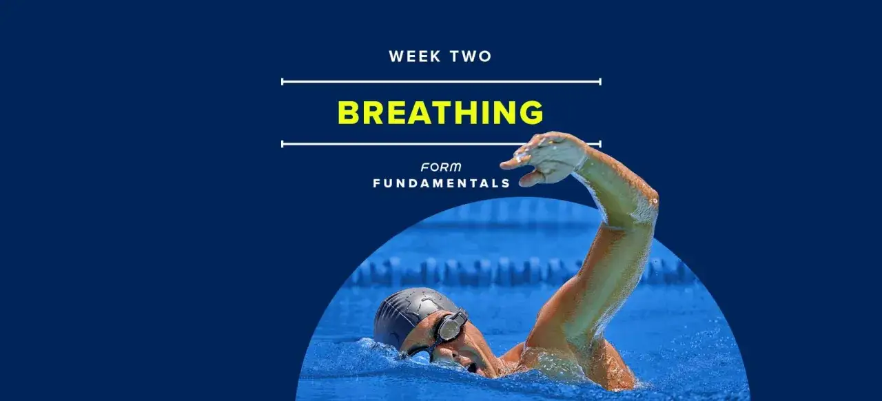 Un nageur en plein effort, apprenant comment nager. La semaine deux se concentre sur la respiration, un élément clé de la technique.