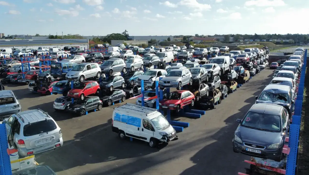 casse automobile pi&egrave;ces d&eacute;tach&eacute;es rang&eacute;es