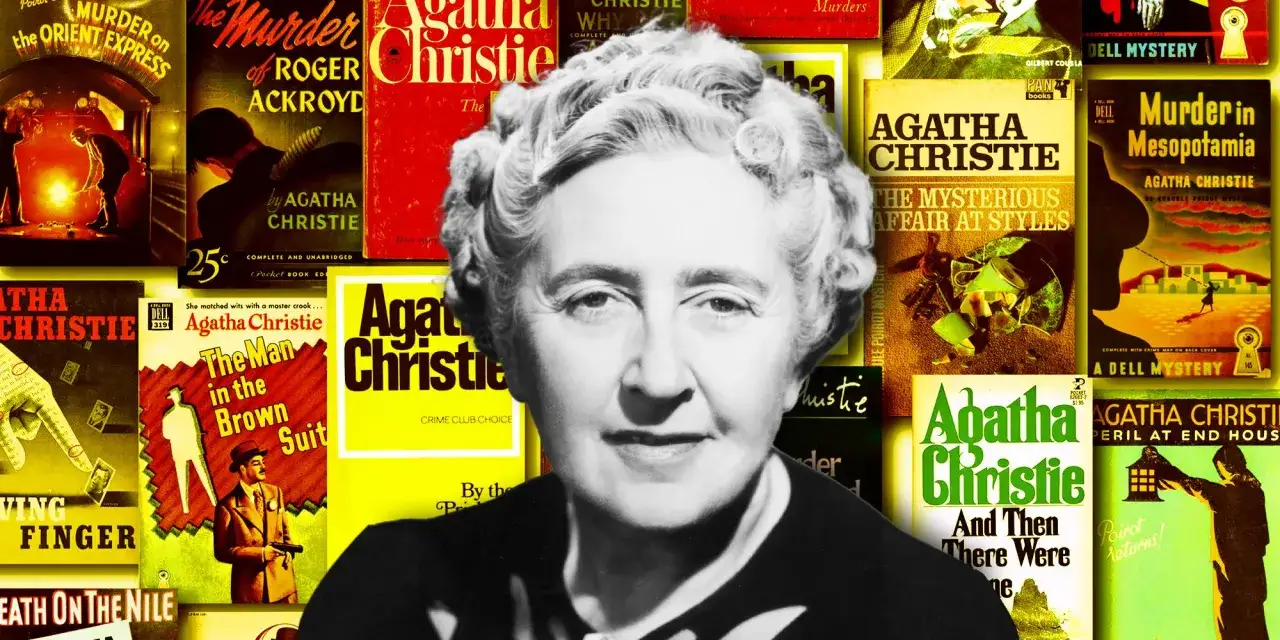Ritratto di Agatha Christie circondato da copertine dei suoi romanzi gialli. Chissà perché non l'hanno chiesto a Evans, ma lei ha risolto tutti i misteri!