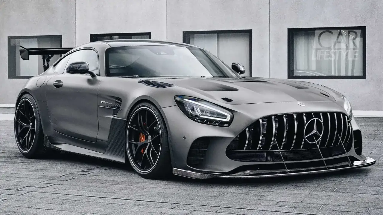 Szary Mercedes-AMG GT Black Series z karbonowym skrzydłem i agresywnym dyfuzorem.