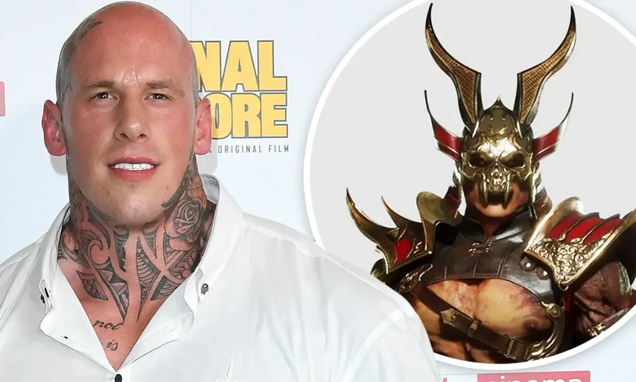 Martyn Ford, tatoué, ressemble à Shao Kahn, le redoutable empereur de Mortal Kombat.