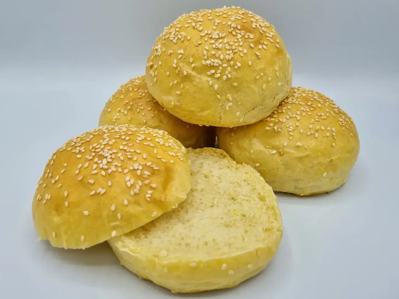 puszyste bułki ziemniaczane do burgerów przekrojone