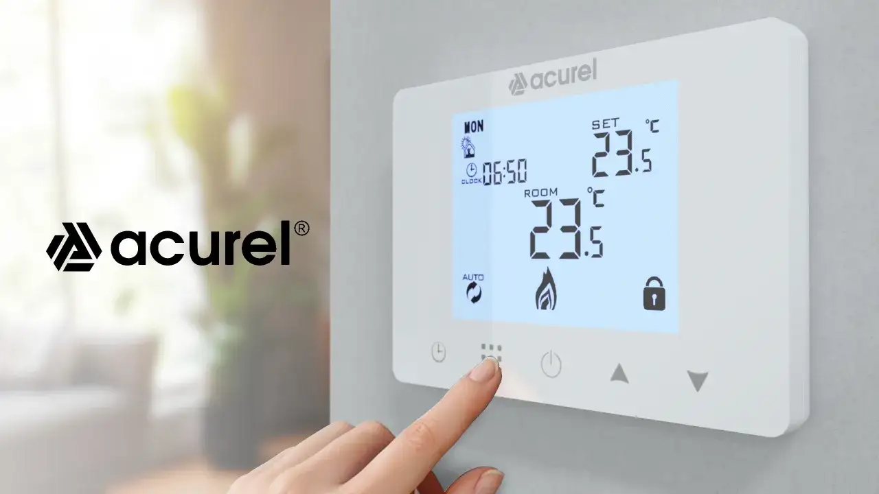 Cyfrowy termostat Acurel pokazuje 23.5&deg;C. Dowiedz się, jak zaoszczędzić na ogrzewaniu gazowym, korzystając z inteligentnych funkcji.