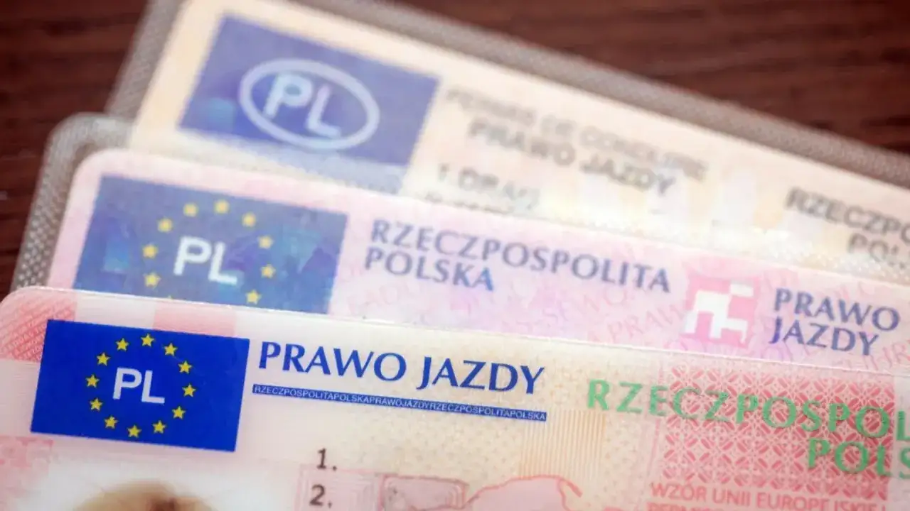 Polskie prawo jazdy. Dowiedz się, prawo jazdy A1 od ilu lat można uzyskać, by samodzielnie prowadzić motocykl.