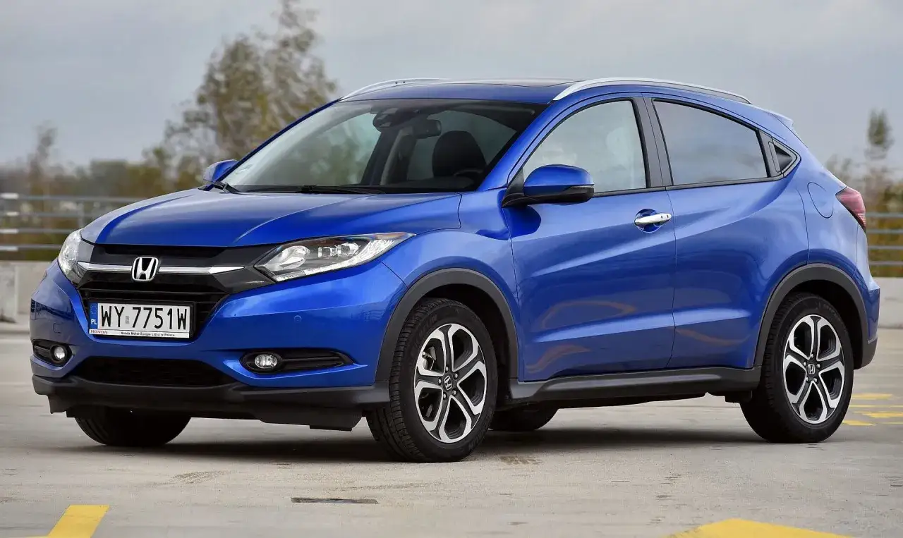 Niebieski Honda HR-V, idealny jako jaki samochód dla kobiety: stylowy, zwrotny i praktyczny.