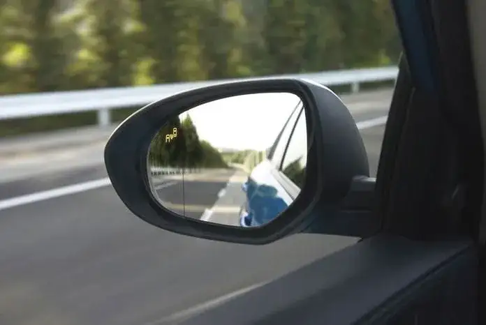 prawidłowe ustawienie lusterek bocznych samochód