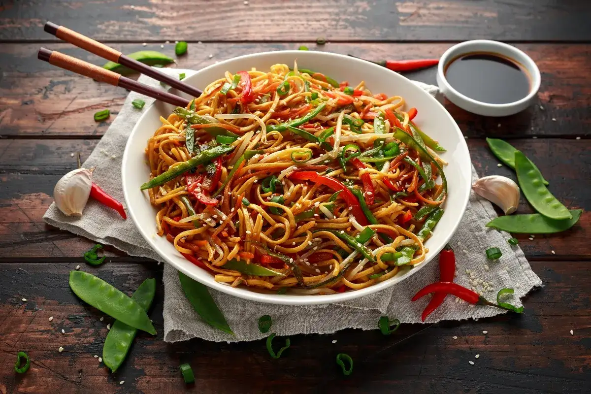 gotowy talerz chow mein