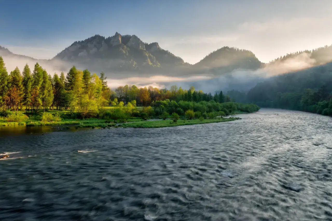 Jezioro Rożnowskie widok na Tatry