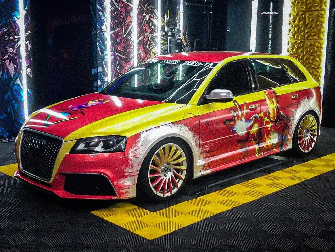 Audi A3 mit Iron Man Design. Die Kosten für Auto folieren sind hier gut investiert für diesen Hingucker.