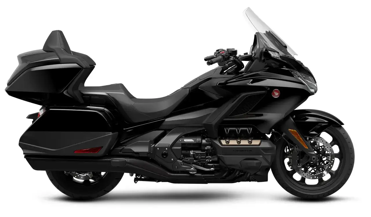 Czarny motocykl Honda Gold Wing, idealny na długie trasy. Sprawdź honda motocykle cennik i odkryj jego możliwości.