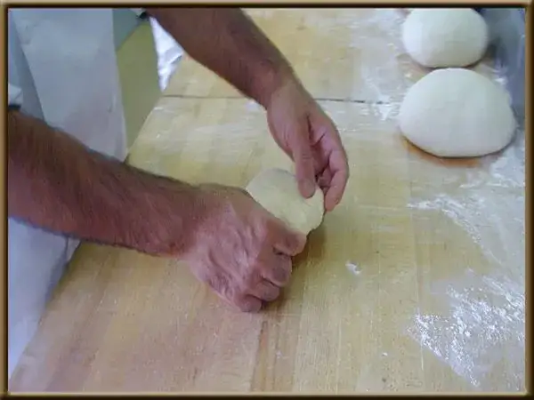 technique de boulage de pâte à pain
