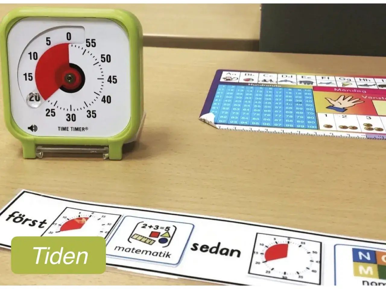 Tidshjälpmedel som en Time Timer och bildstöd för att strukturera dagen, bra för barn med adhd symptom.