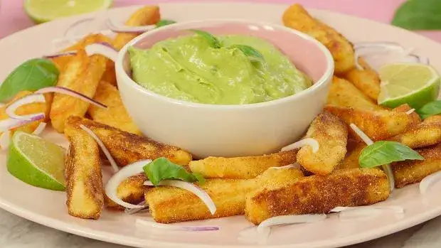 frytki z halloumi awokado buraka