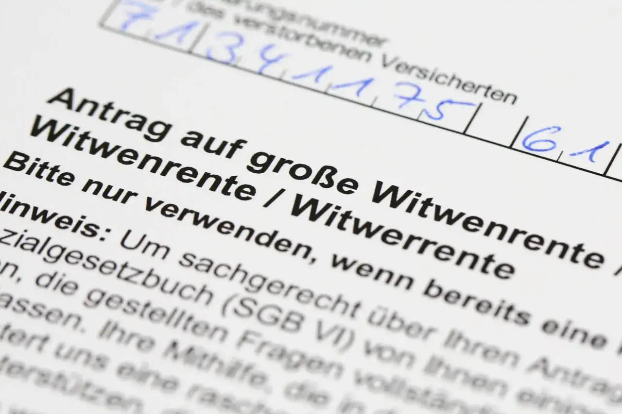 Antrag auf Witwenrente. Nach dem Tod meines Mannes muss ich diesen Antrag ausf&uuml;llen.